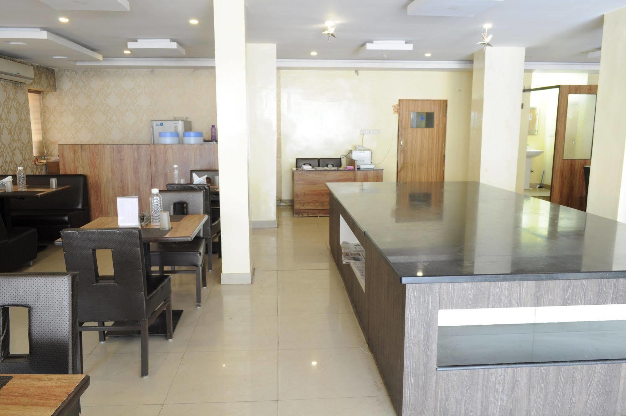 Oyo 17375 My Place Kondapur Hicc 海得拉巴 外观 照片